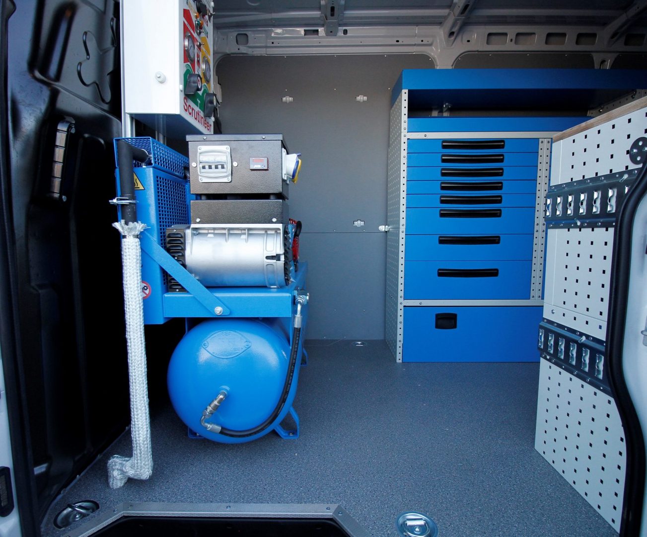 iveco daily racking design with steel drawers