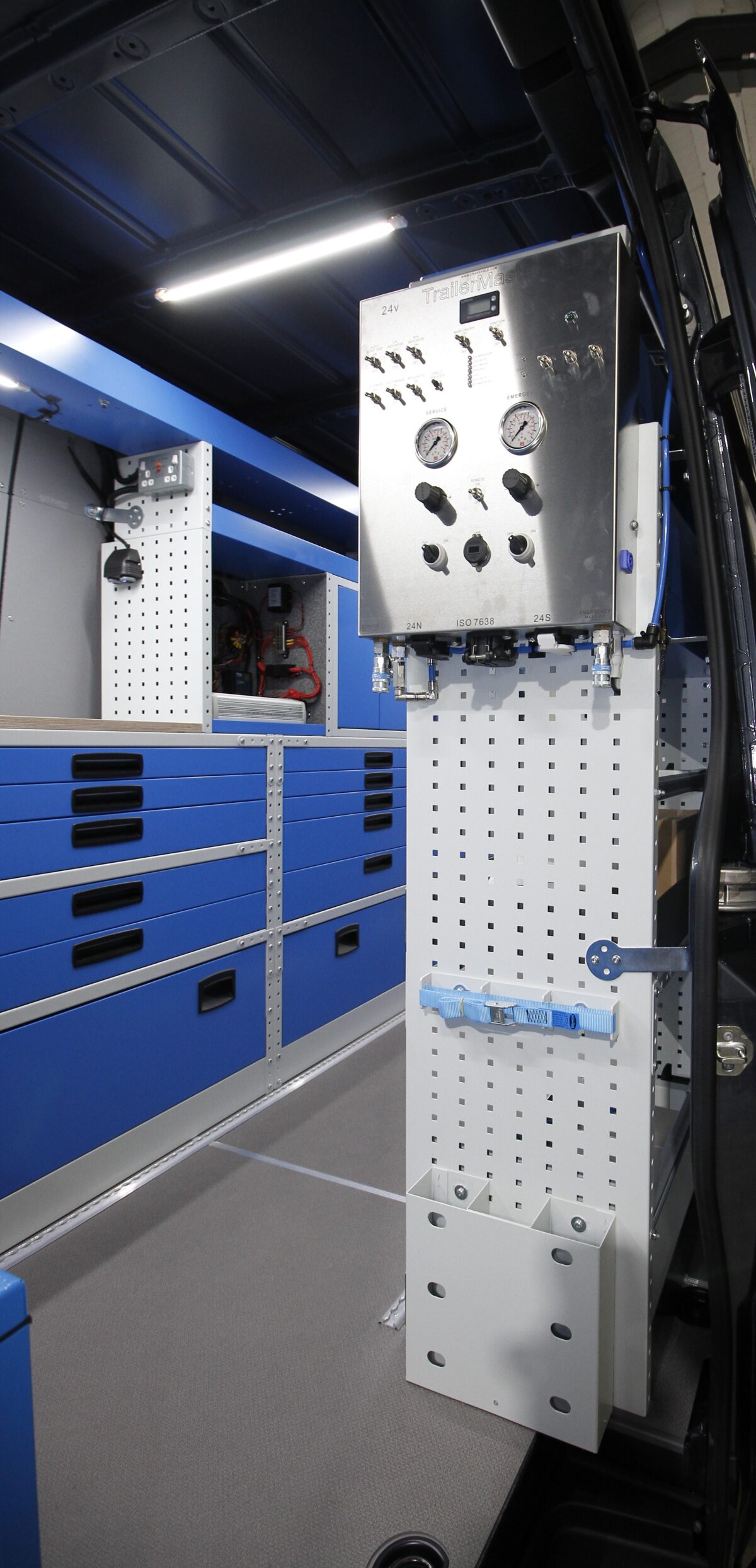 Sprinter Racking Ideas Mercedes Sprinter Racking System | Van Racking Solutions
